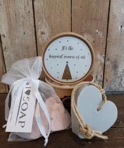 Coupon ???? Soap & Gifts Kerst-Huidverzorgingsset-Zeep-Badproduct-Doucheproduct-Geurzakje-duurzaam-Happiest Season Of Al-Zeepdoosje-Wild Roos-Rozen Geur-Hartjes Zeep-giftset-vrouwencadeau-moeder-mama-zus-vriendin-schoonzus-buurvrouw-collega-relatiegeschenk ✔️