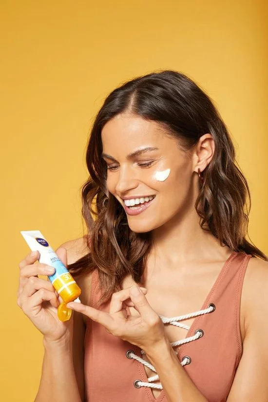 Korting ???? Nivea Sun UV Anti-Age En Anti-Pigment Gezicht Zonnebrand SPF 30 50 Ml ⌛ 4 Korting ???? Nivea Sun UV Anti-Age En Anti-Pigment Gezicht Zonnebrand SPF 30 50 Ml ⌛ - Afbeelding 4